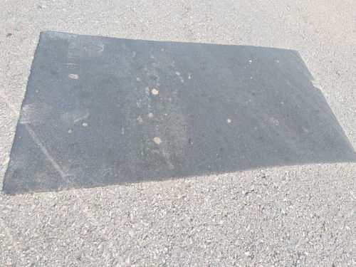 昆明路面快速修復(fù)新方案 網(wǎng)裂修復(fù)貼讓城市道路煥然一新